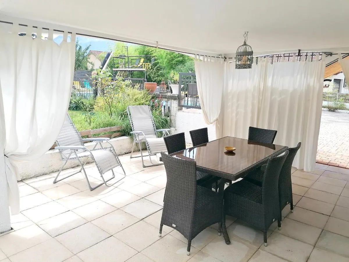 Appartement Lumineux A Voreppe Avec Piscine 0*,  France